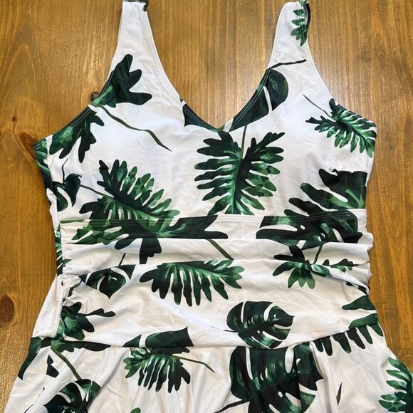 Green & White leaf swimdress women’s one piece swimwear NWOT XXL - Picture 5 of 13